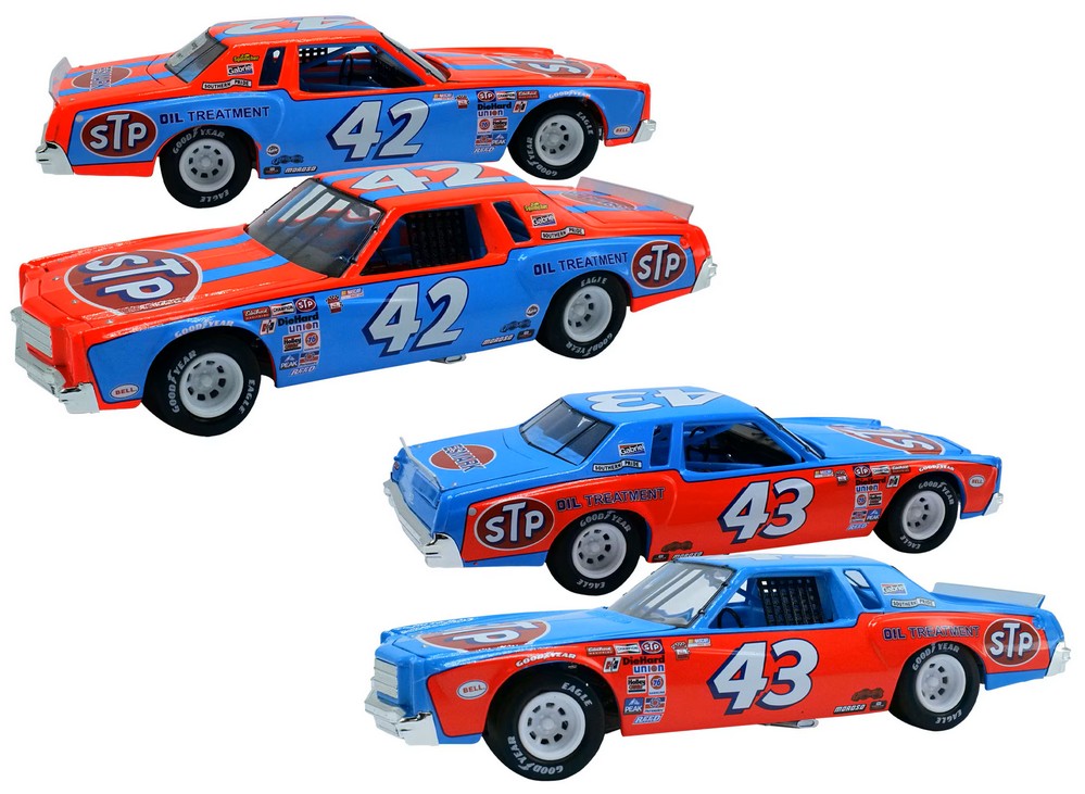 1981 Richard Petty / Kyle Petty 2-Car STP Riverside Swap 1/64 Diecast Set