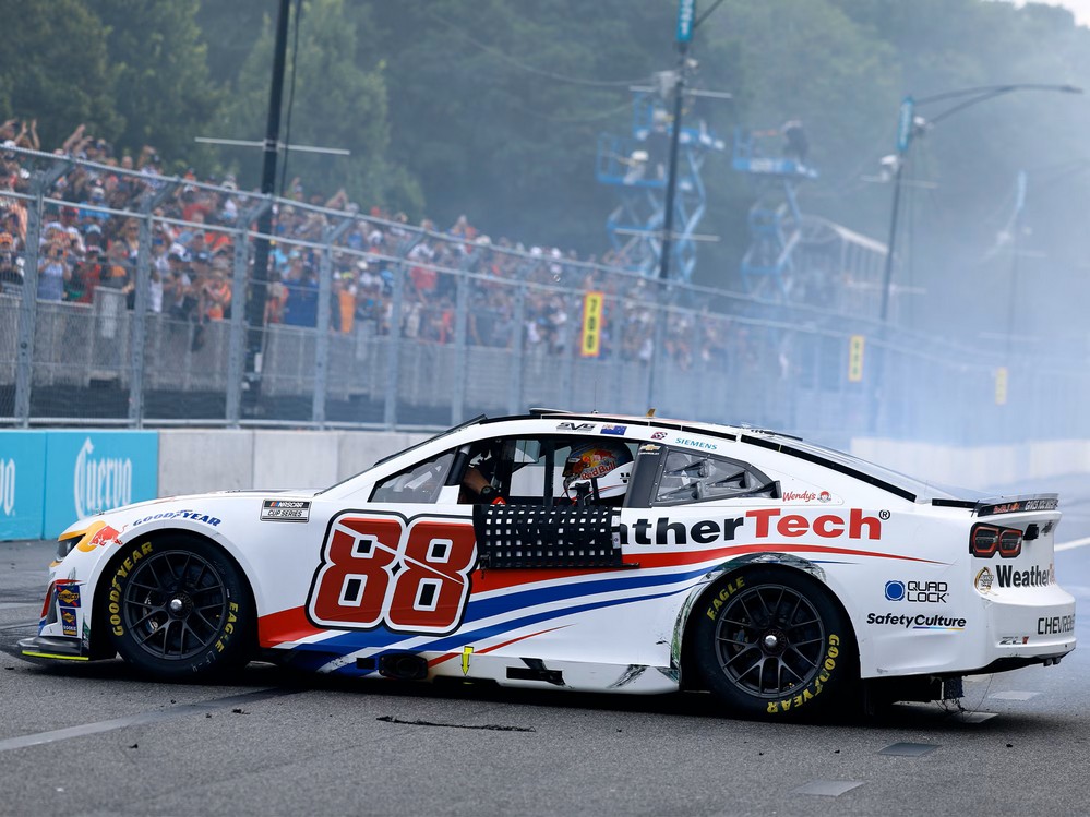 2025 Shane Van Gisbergen #88 WeatherTech - Chicago Win / Raced 1/24 Diecast