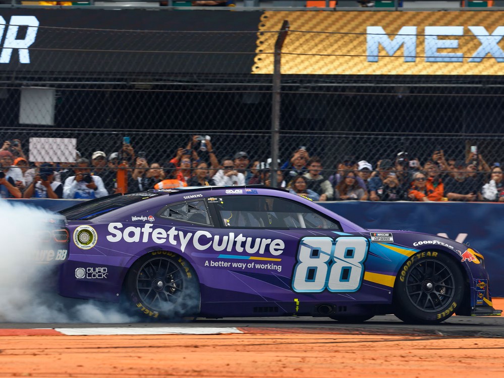 2025 Shane Van Gisbergen #88 SafetyCulture - Mexico City Win / Raced 1/64 Diecast