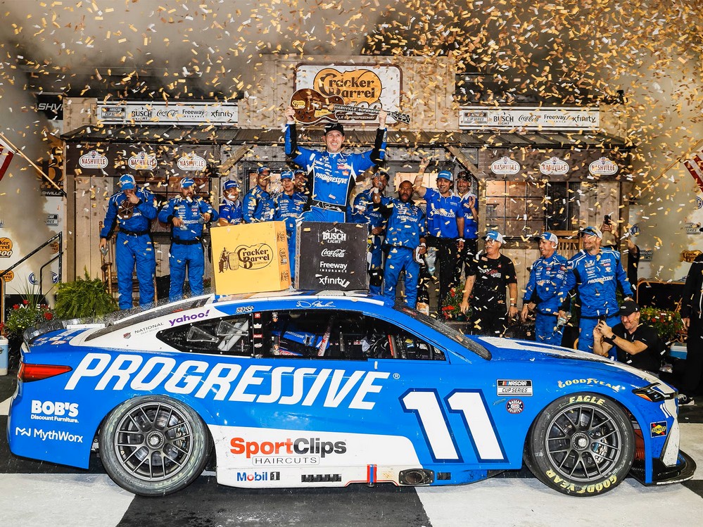 2026 Denny Hamlin #11 Progressive - Nashville Win / Raced 1/24 Diecast