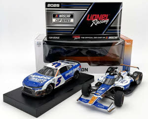2025 Kyle Larson - Hendrick 1100 1/24 and 1/18 IndyCar 2-Car Diecast Set