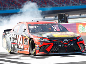 2021 Martin Truex Jr #19 Bass Pro Shops - Phoenix Win / Raced 1/24 Diecast